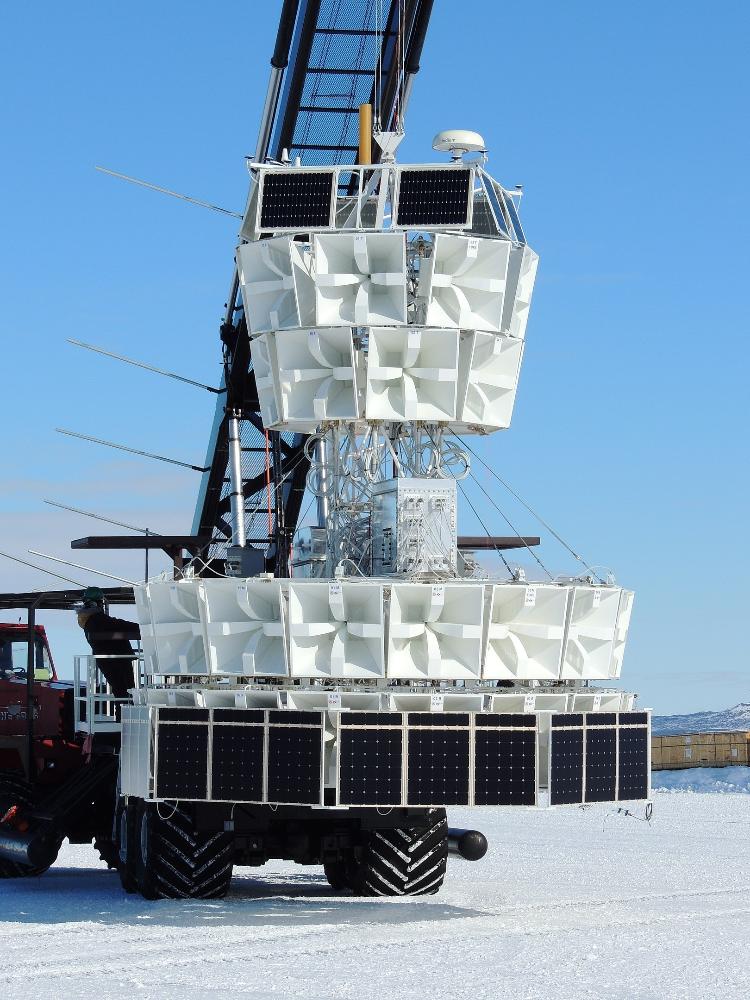 Experimento Anita-IV na Antártica, antes de ser lançado em um balão - Discovery / Creative Commons